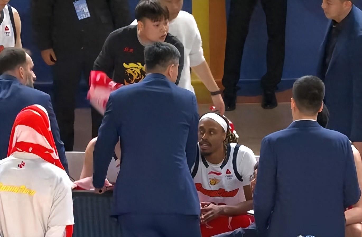 mk体育app下载-全明星MVP0分，三分赛冠军投不进三分球，杜锋一手好牌打得稀碎